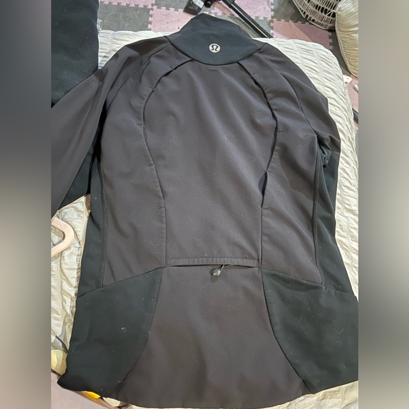 Lululemon running jacket size 6 - Picture 2 of 4
